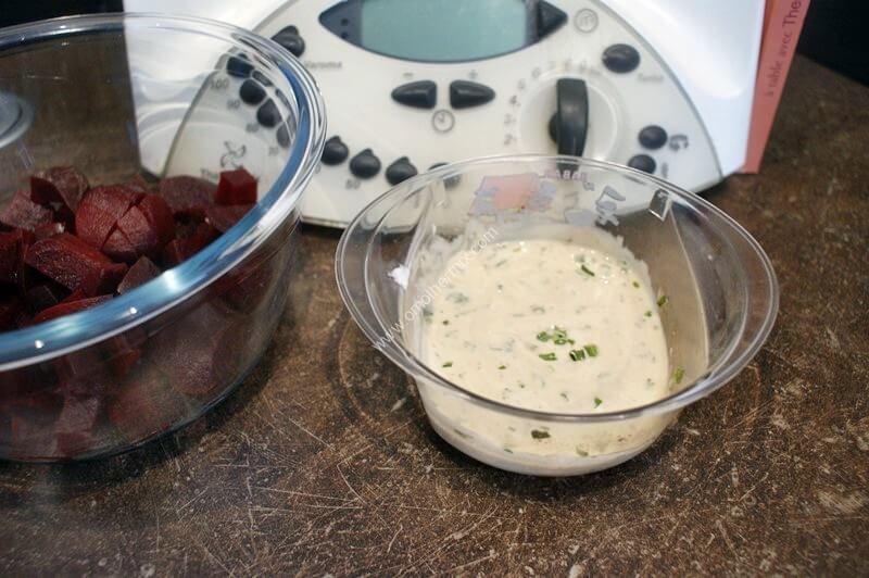 Large picture of yogurt and chive sauce magimix